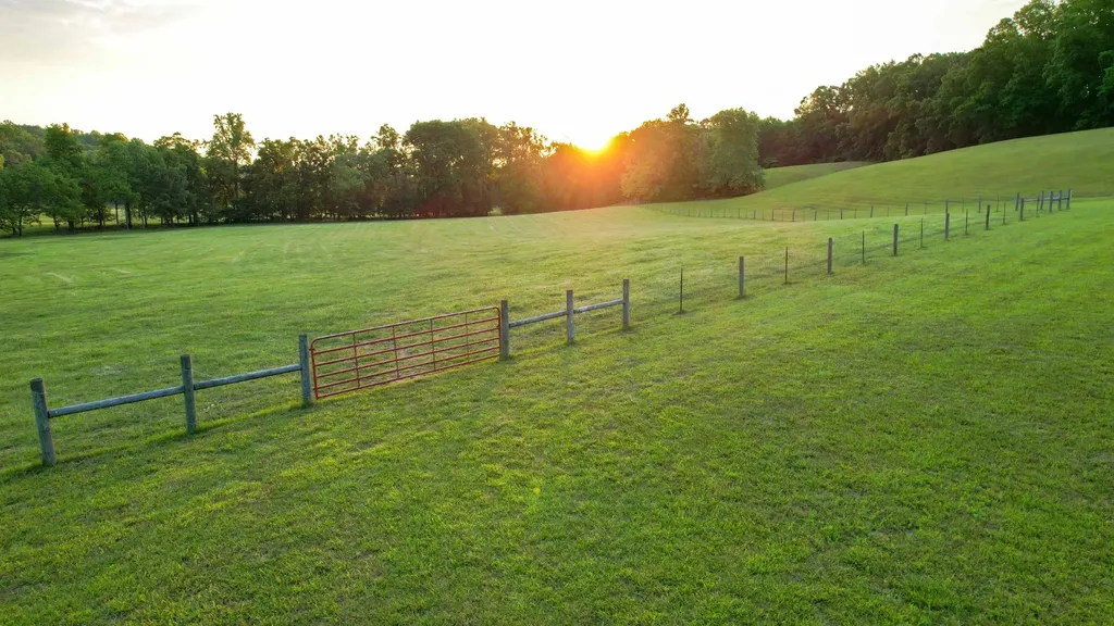 1267 Wades Branch Road Centerville TN 37033
