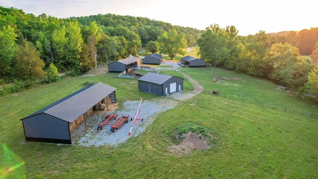 1267 Wades Branch Road Centerville TN 37033