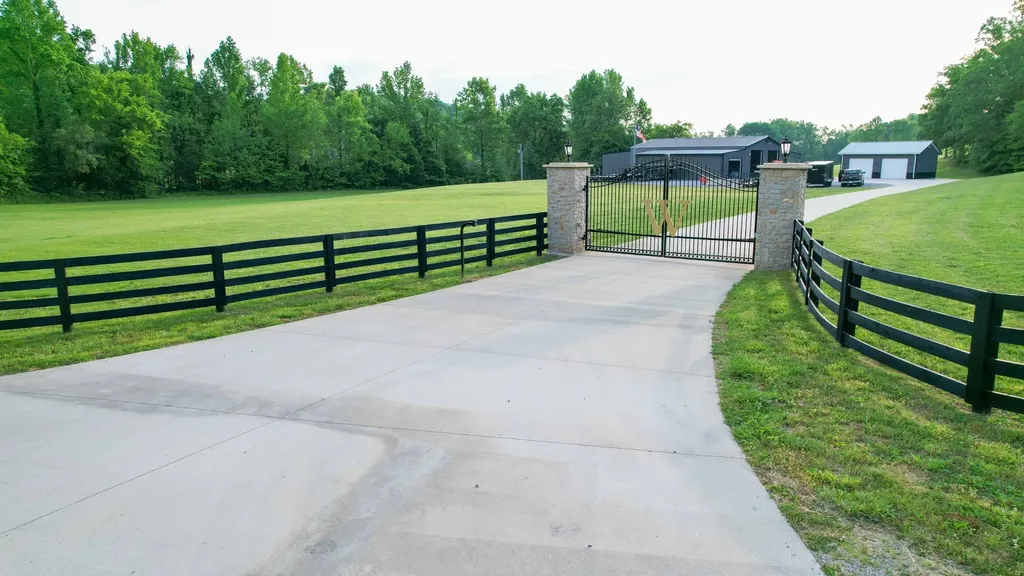1267 Wades Branch Road Centerville TN 37033