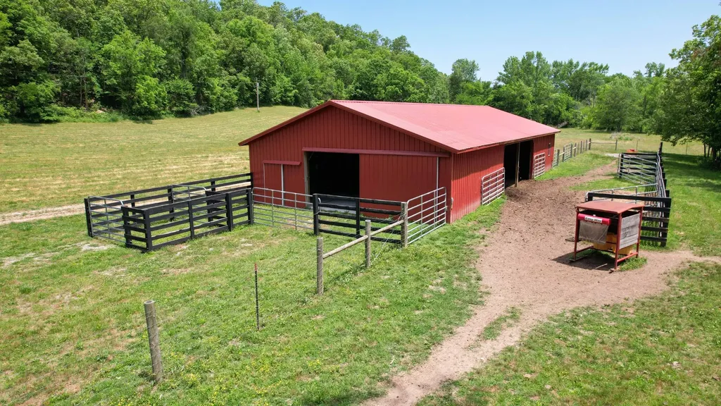 1267 Wades Branch Road Centerville TN 37033