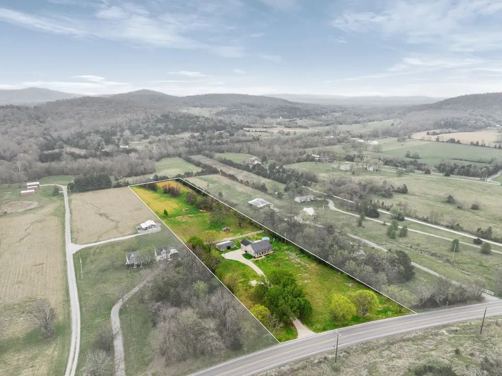 Milton TN, 15541 Cainsville Road