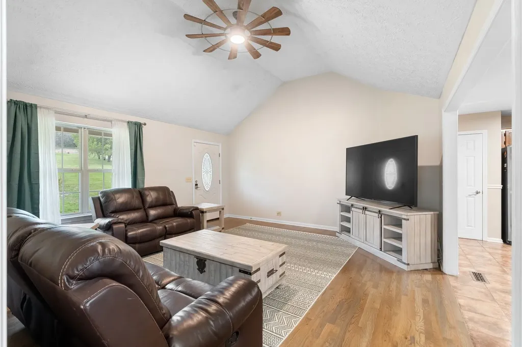 15541 Cainsville Road Milton TN 37118