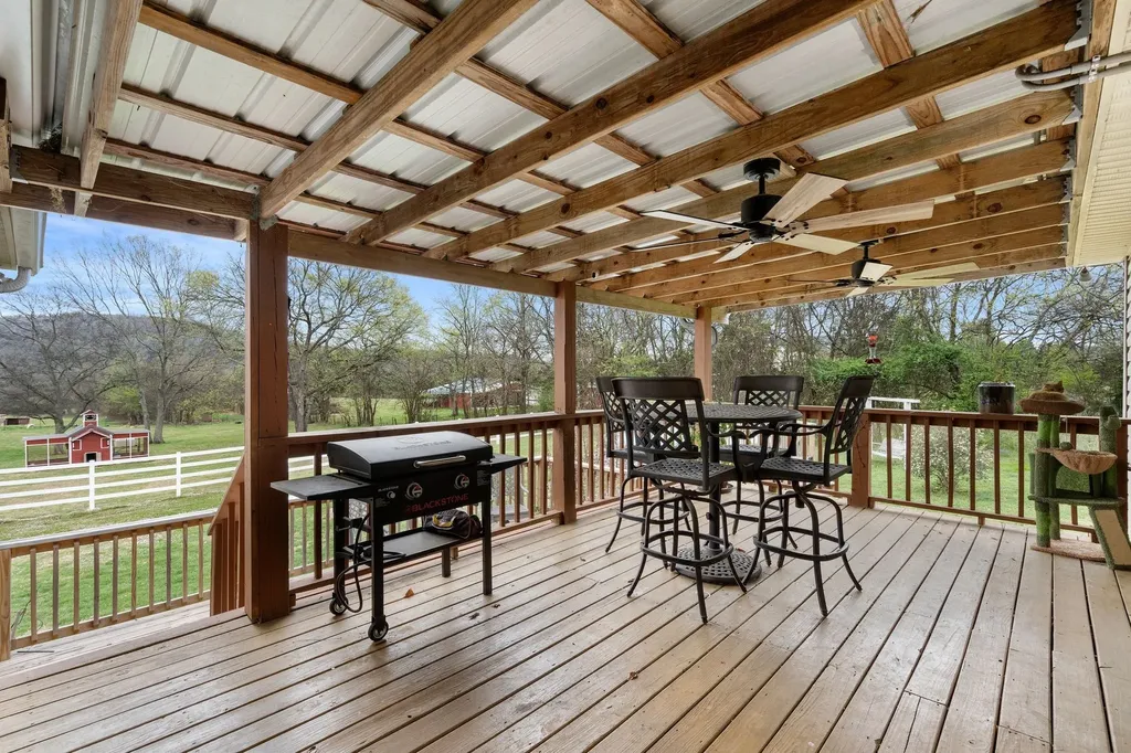 15541 Cainsville Road Milton TN 37118