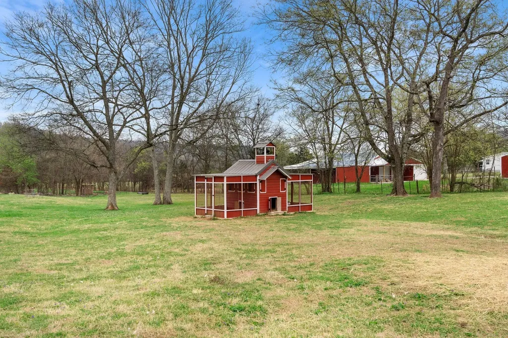 15541 Cainsville Road Milton TN 37118