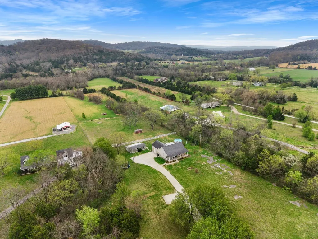 15541 Cainsville Road Milton TN 37118