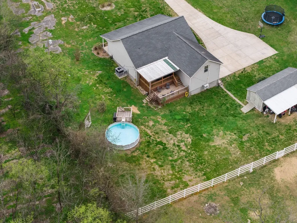 15541 Cainsville Road Milton TN 37118
