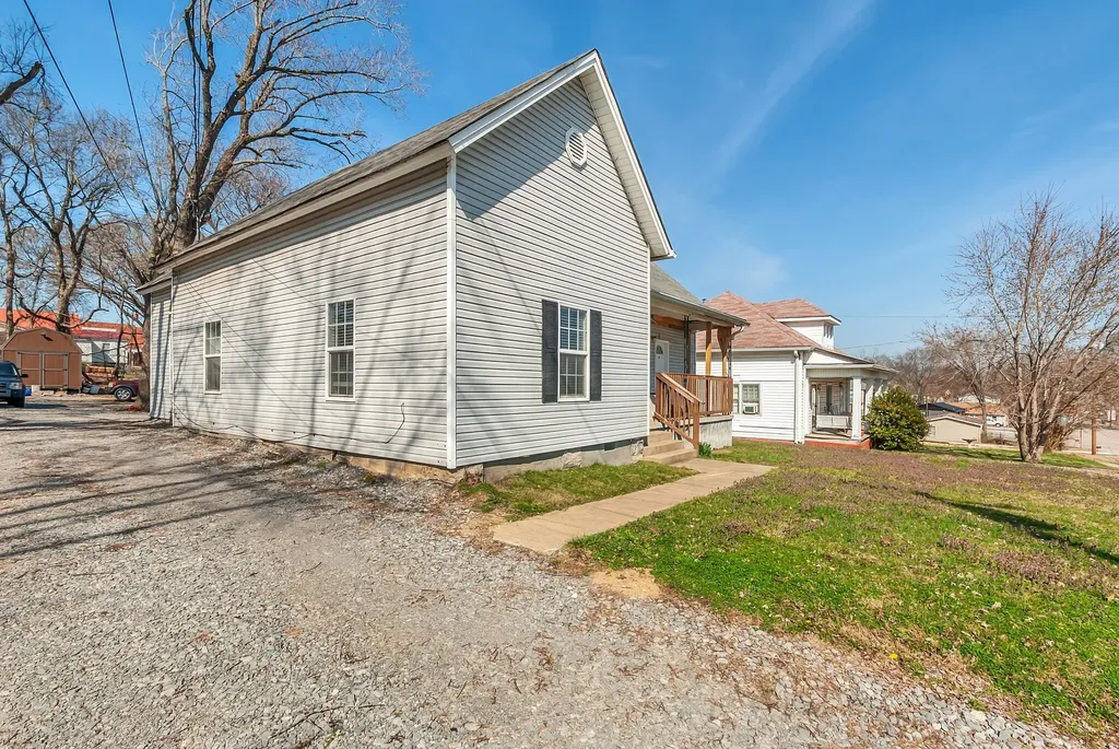 1510 S Main Street Columbia TN 38401
