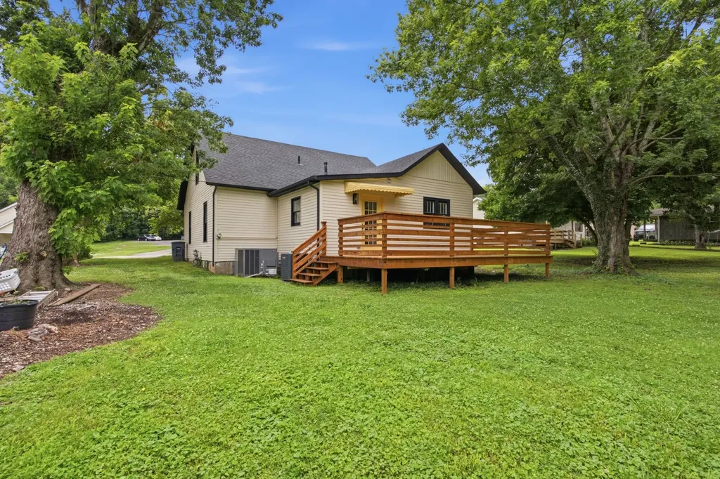 105 Warren Street Mcminnville TN 37110