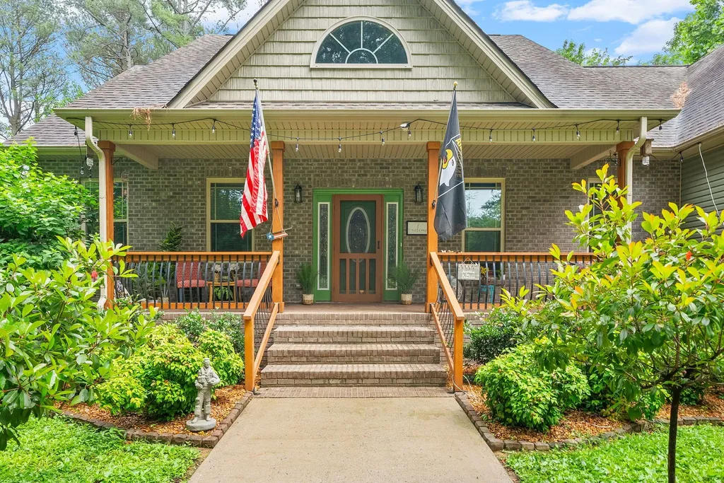 2700 Dover Road Woodlawn TN 37191