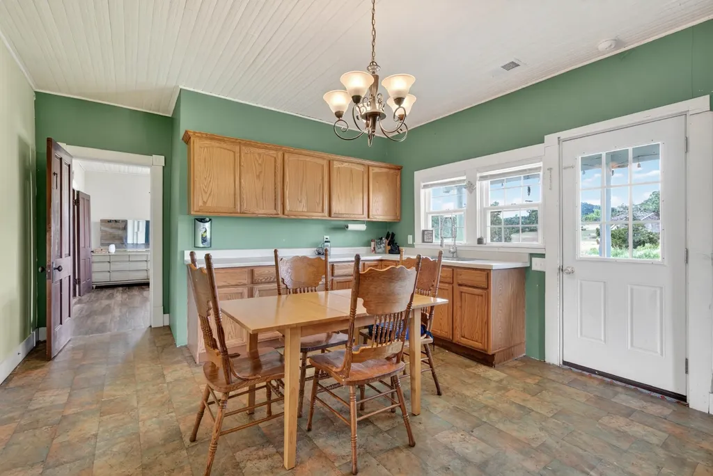 4225 New Harmony Road Hartsville TN 37074