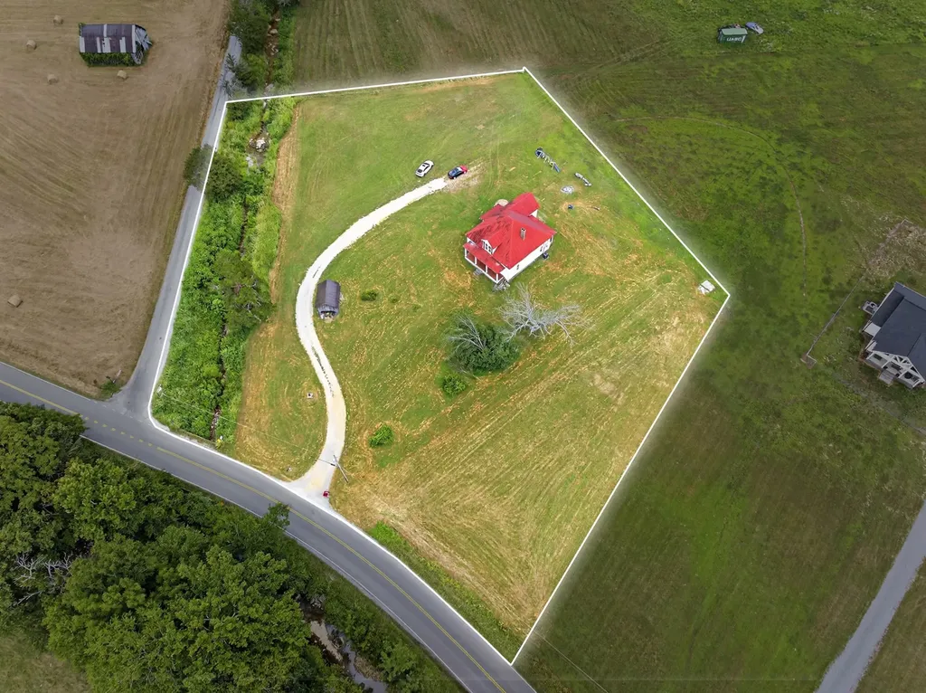 4225 New Harmony Road Hartsville TN 37074