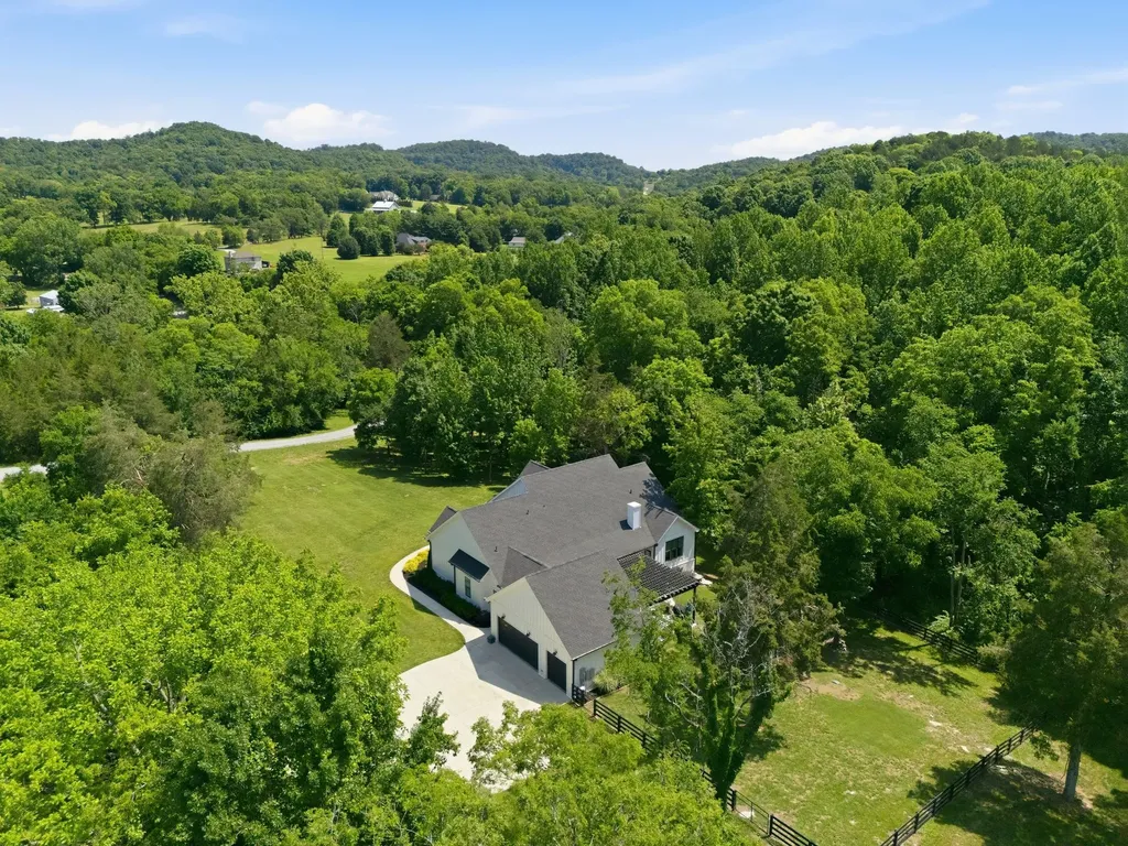 6000 Costello Farm Pvt Lane Thompsons Station TN 37179