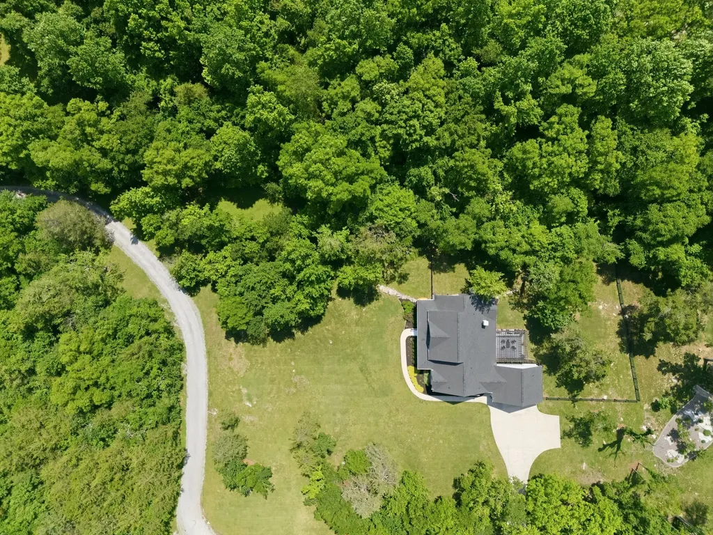 6000 Costello Farm Pvt Lane Thompsons Station TN 37179