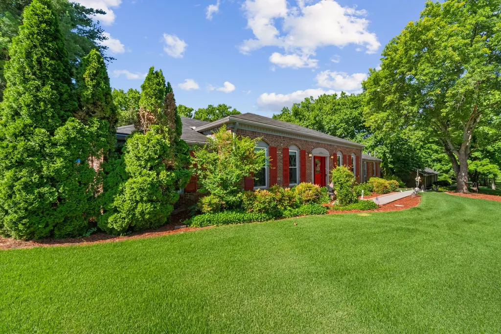 1206 Holly Hill Drive Franklin TN 37064