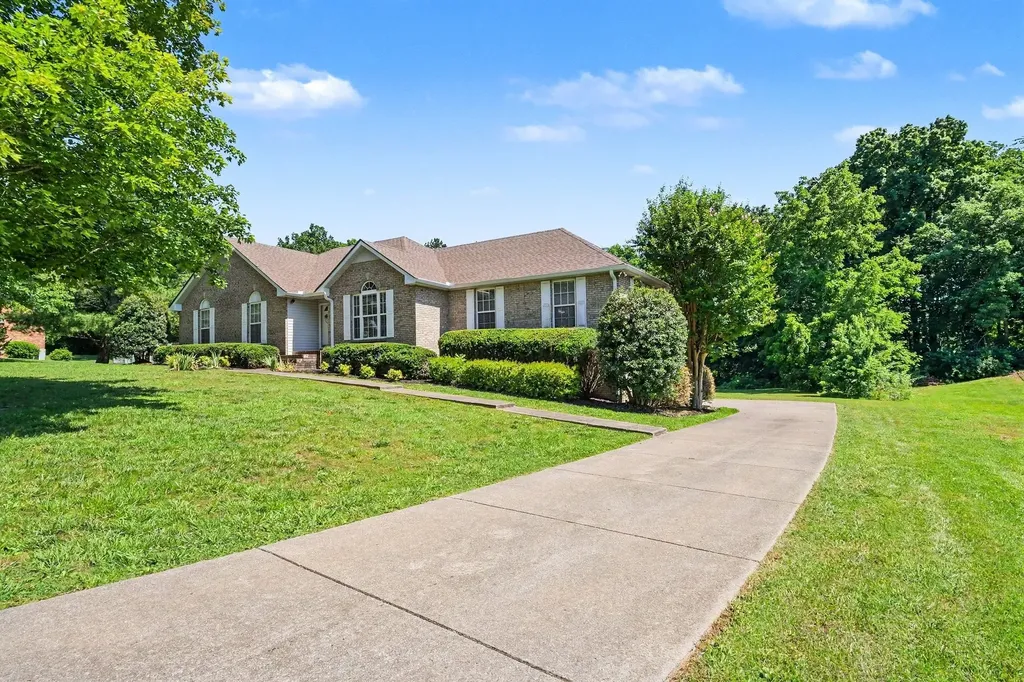 1029 Nina Drive Springfield TN 37172