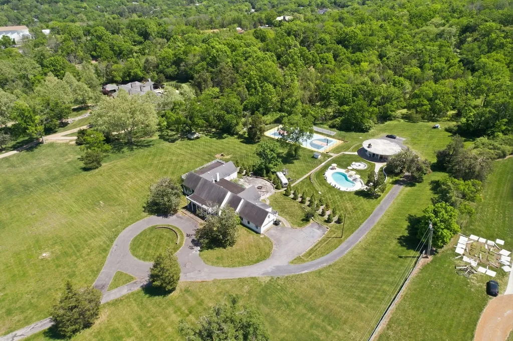 5840 Hillsboro Pike Nashville TN 37215
