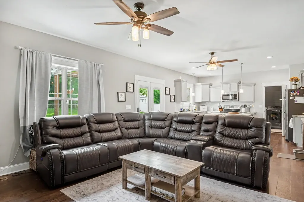824 Snapdragon Court Clarksville TN 37042