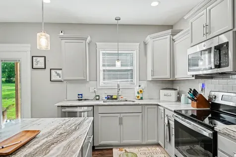 824 Snapdragon Court Clarksville TN 37042