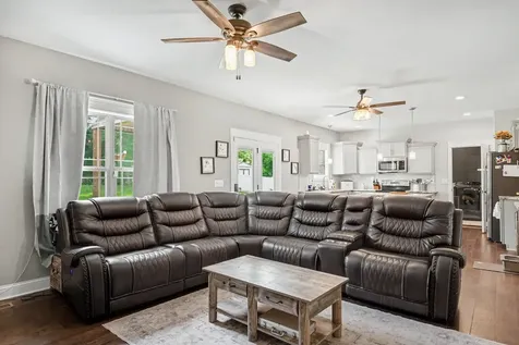 824 Snapdragon Court Clarksville TN 37042