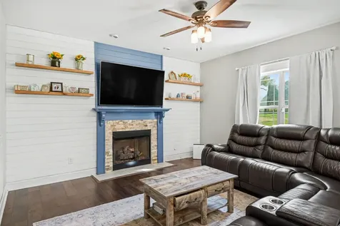 824 Snapdragon Court Clarksville TN 37042