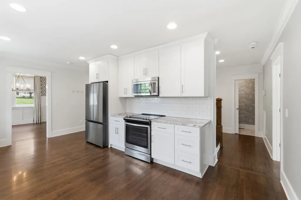 1111A Graybar Lane Nashville TN 37204