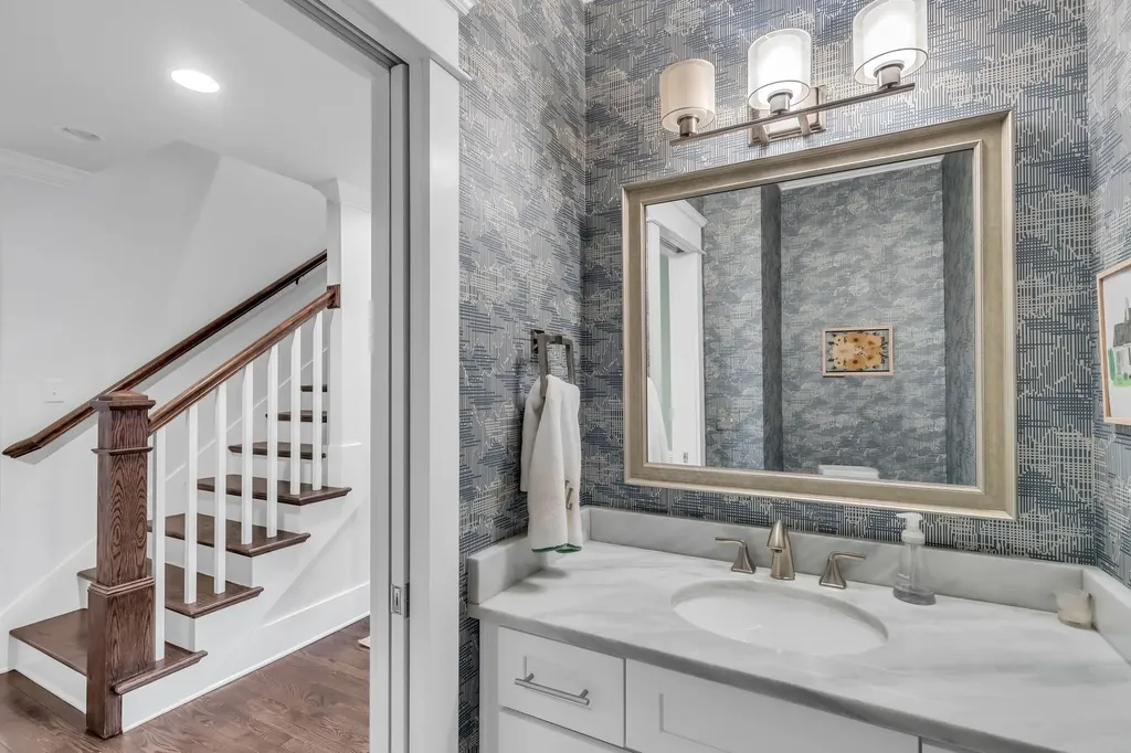 1111A Graybar Lane Nashville TN 37204
