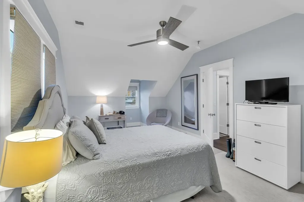 1111A Graybar Lane Nashville TN 37204