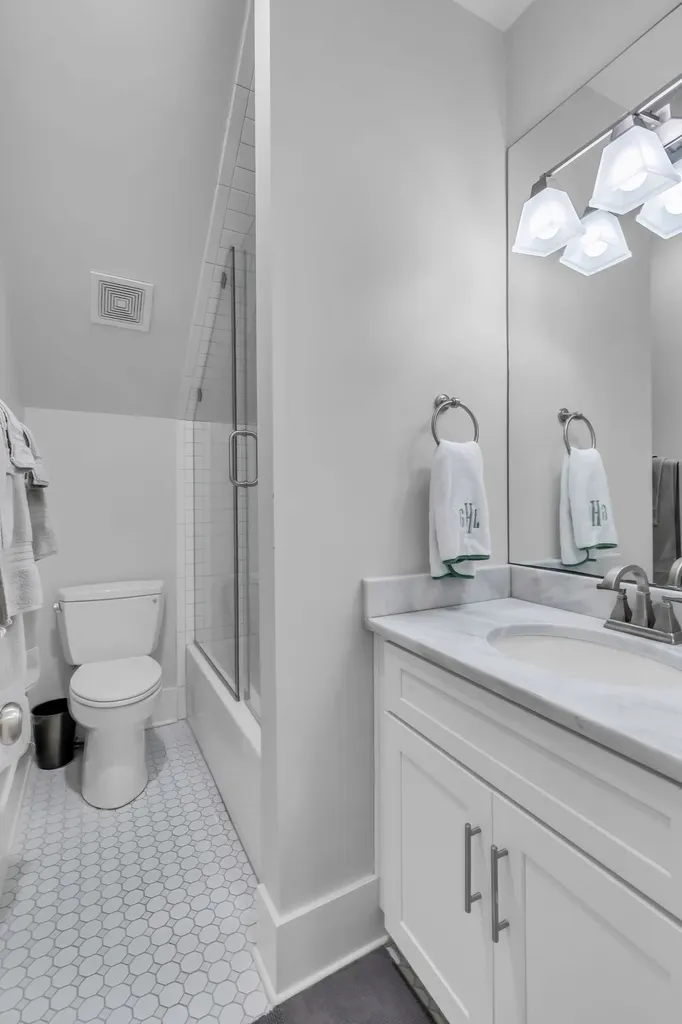 1111A Graybar Lane Nashville TN 37204