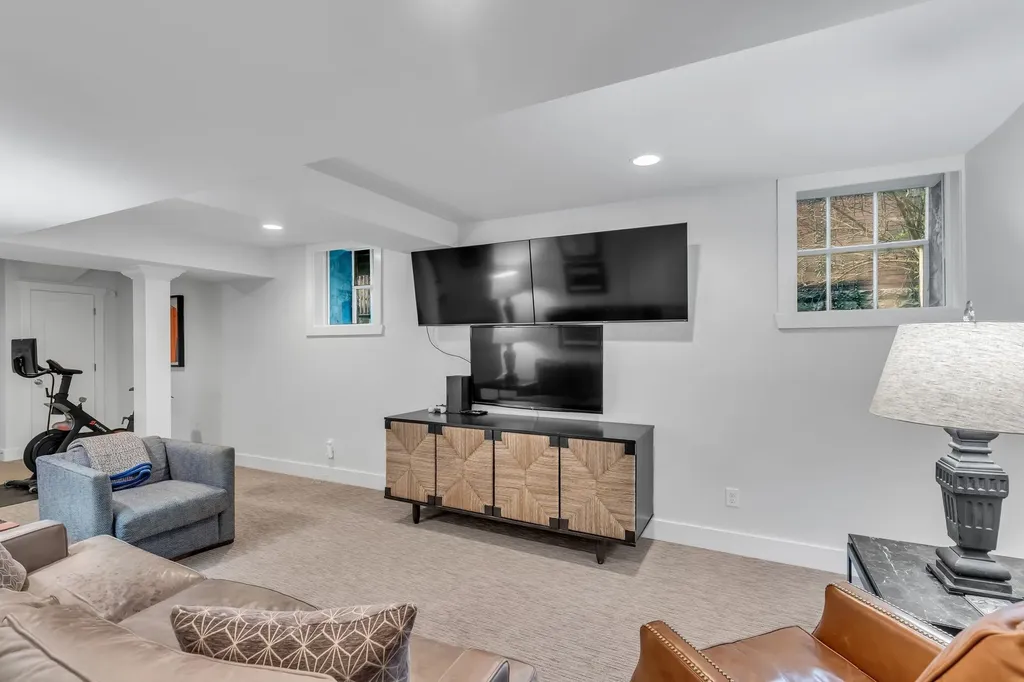 1111A Graybar Lane Nashville TN 37204