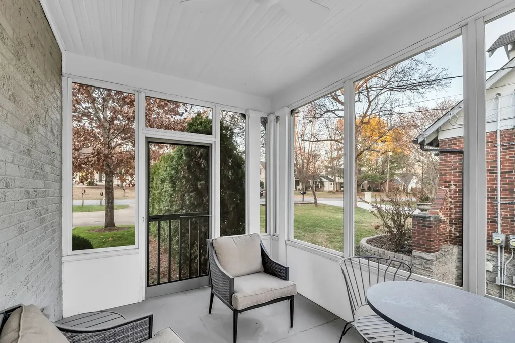 1111A Graybar Lane Nashville TN 37204
