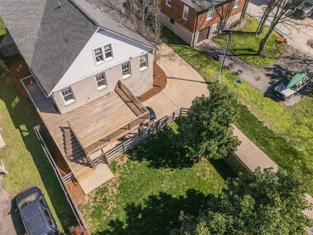 1111A Graybar Lane Nashville TN 37204