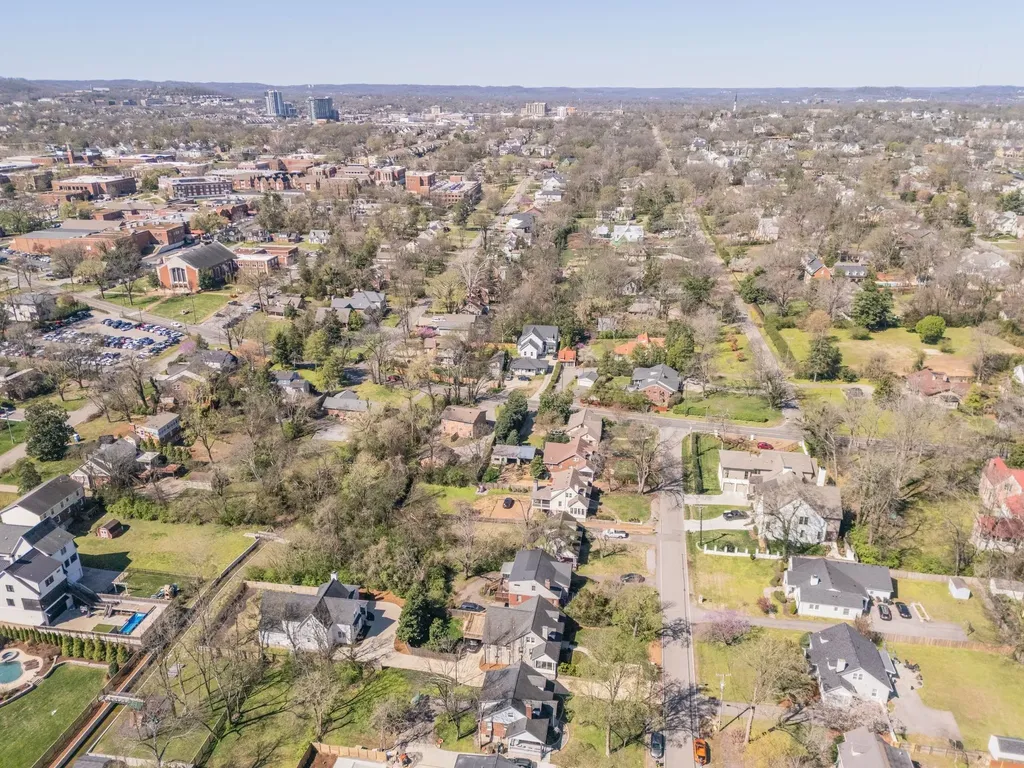 1111A Graybar Lane Nashville TN 37204