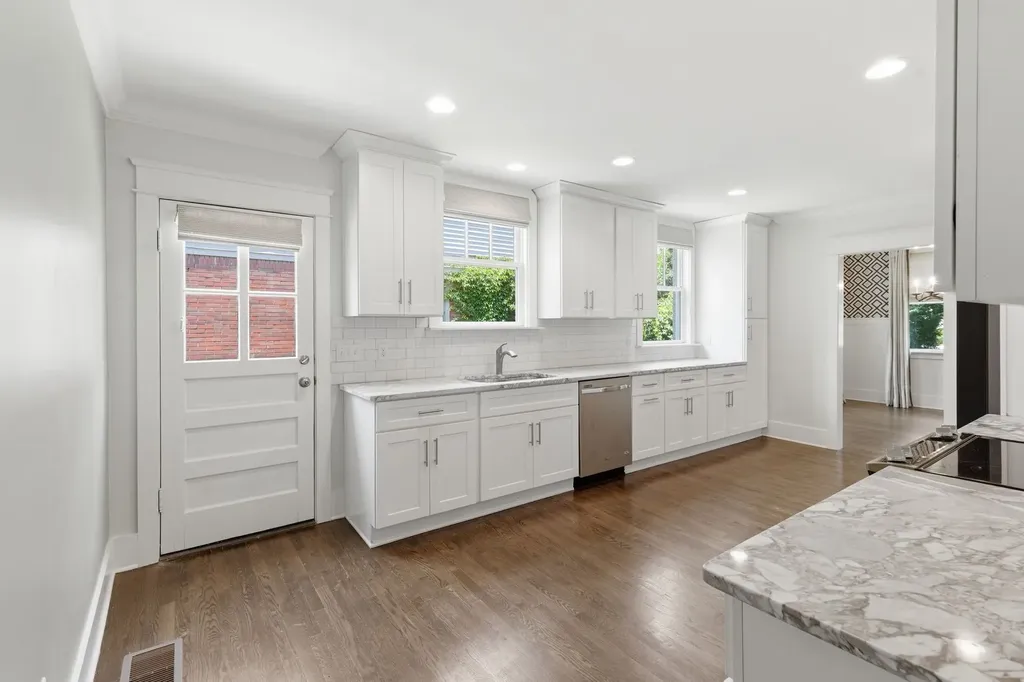1111A Graybar Lane Nashville TN 37204