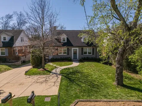 1111A Graybar Lane Nashville TN 37204