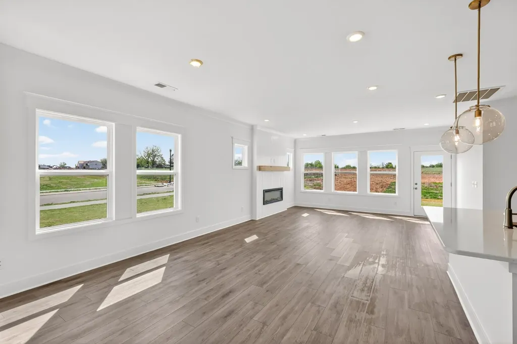 3296 Ventura Avenue White House TN 37188