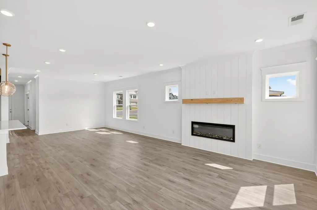 3296 Ventura Avenue White House TN 37188