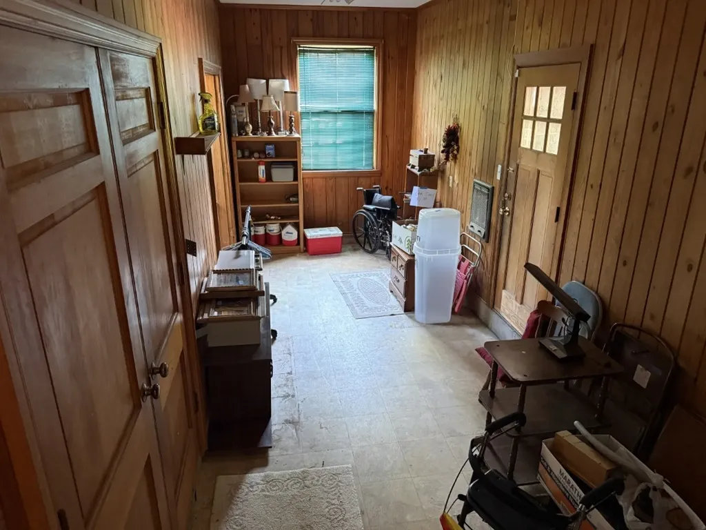 105 3rd Ave, E Springfield TN 37172
