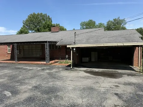 105 3rd Ave, E Springfield TN 37172
