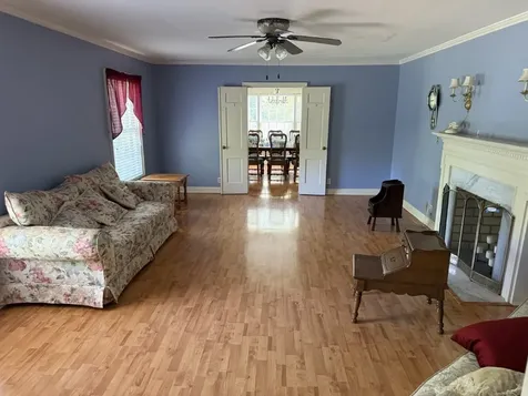 105 3rd Ave, E Springfield TN 37172
