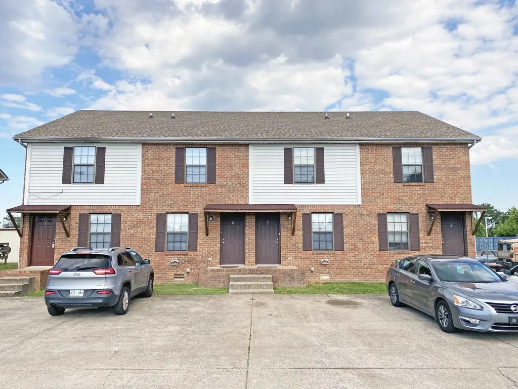 2550 Old Russellville Pike #3 Clarksville TN 37040