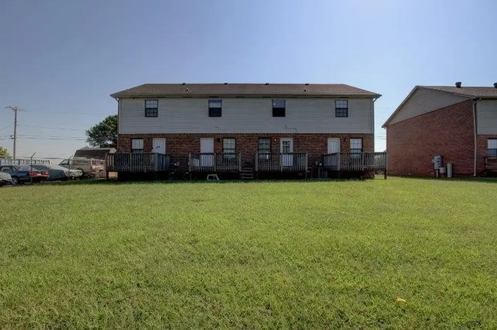 2550 Old Russellville Pike #3 Clarksville TN 37040