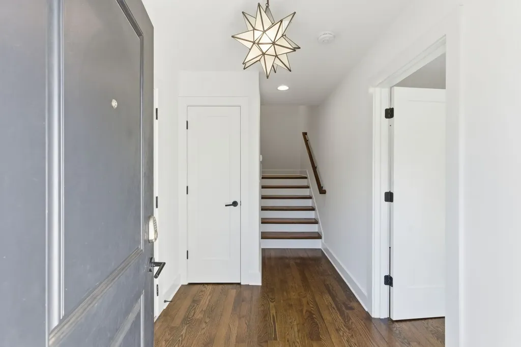 519 Chesterfield Avenue Nashville TN 37212