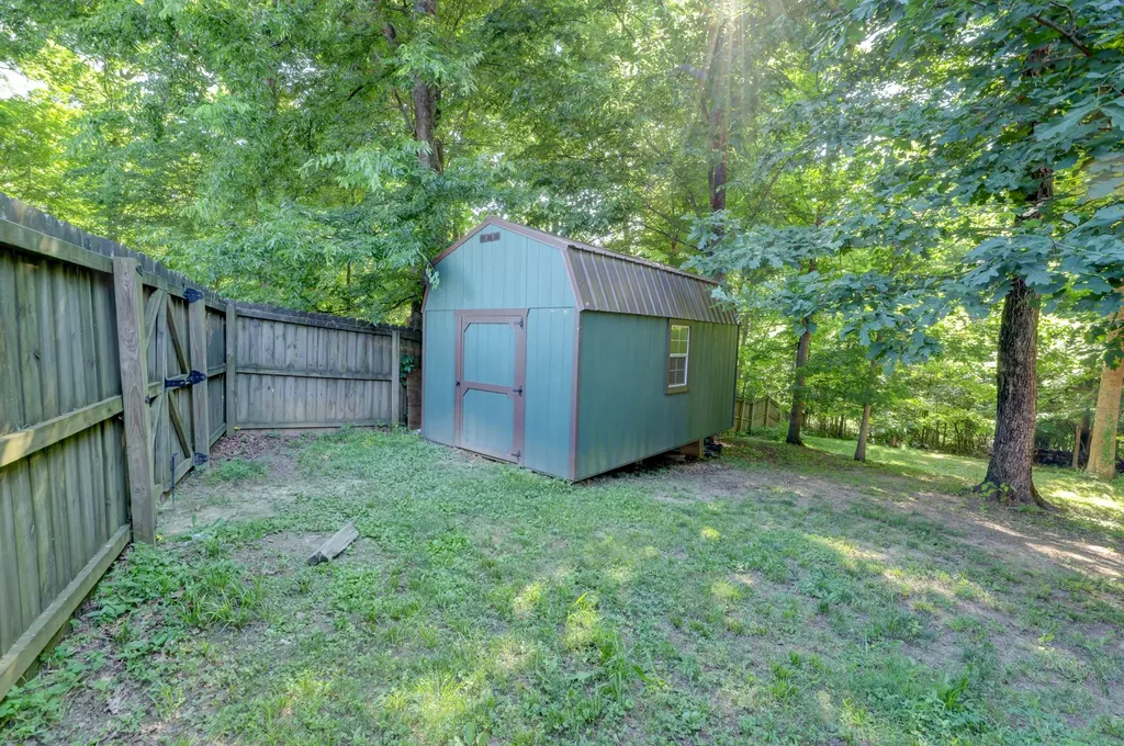 2720 Arthurs Court Clarksville TN 37040