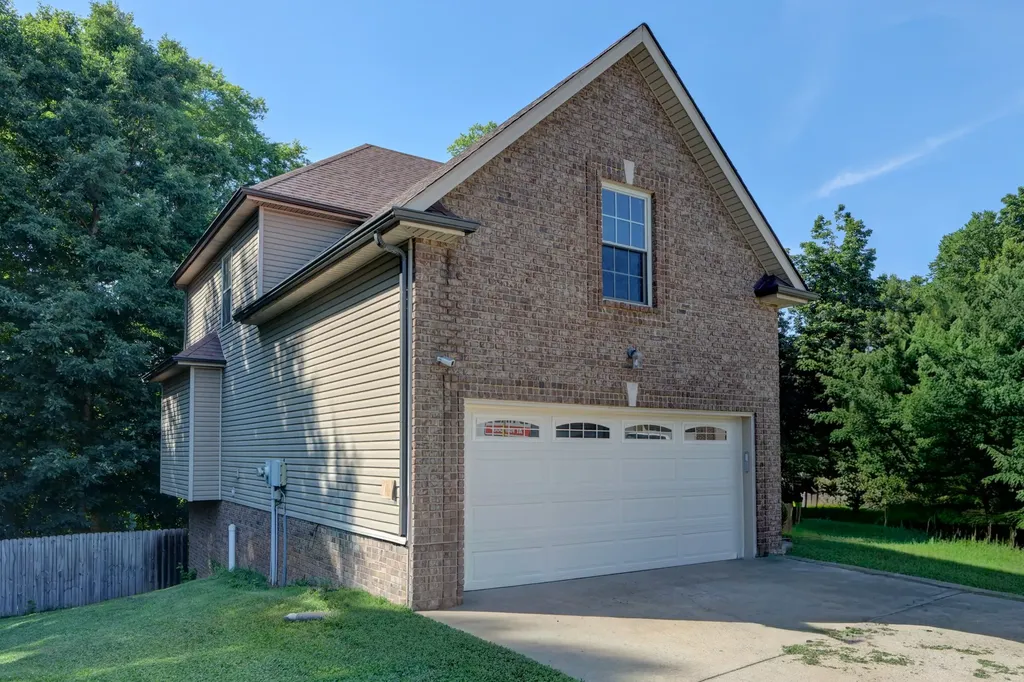 2720 Arthurs Court Clarksville TN 37040