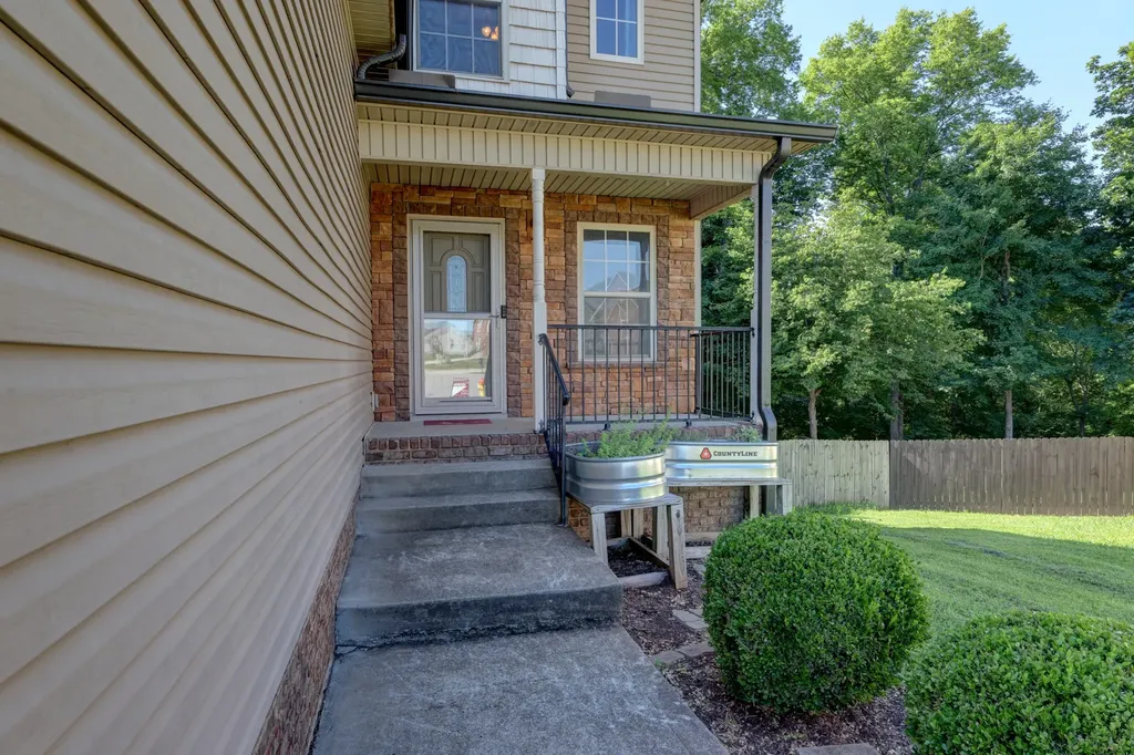 2720 Arthurs Court Clarksville TN 37040