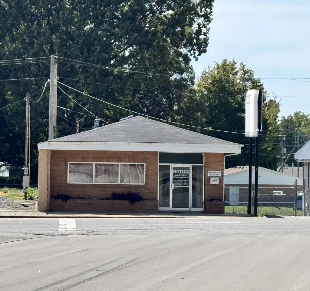 207 E Gaines St, E Lawrenceburg TN 38464