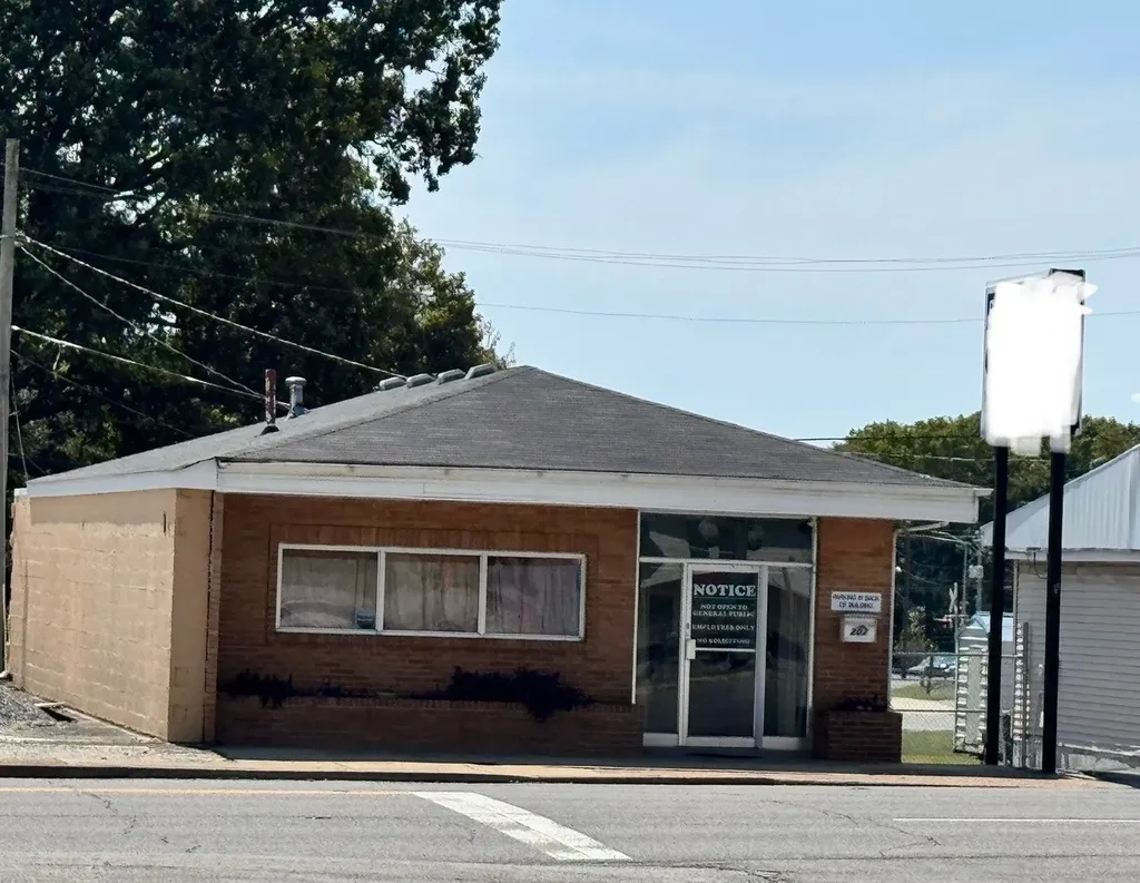 207 E Gaines St, E Lawrenceburg TN 38464