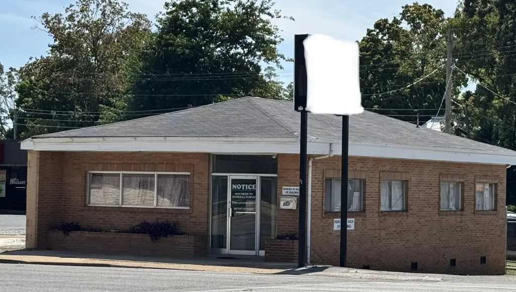 207 E Gaines St, E Lawrenceburg TN 38464