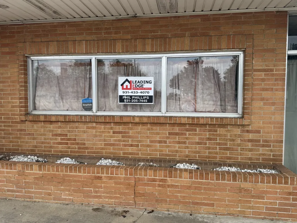207 E Gaines St, E Lawrenceburg TN 38464
