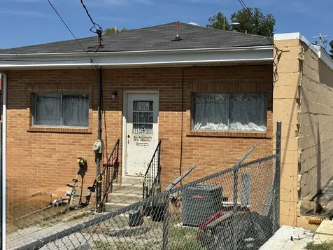 207 E Gaines St, E Lawrenceburg TN 38464